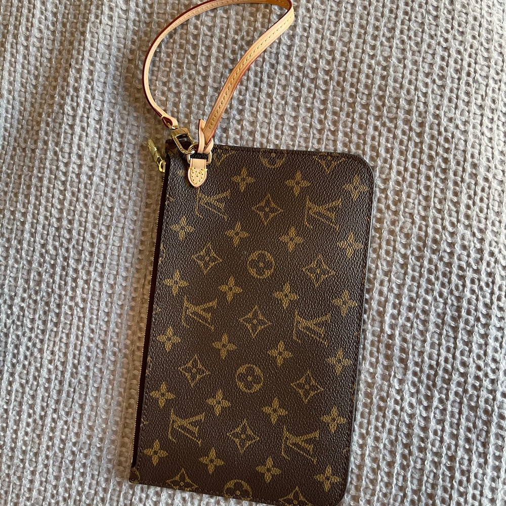 Louis Vuitton Neverfull Wristlet